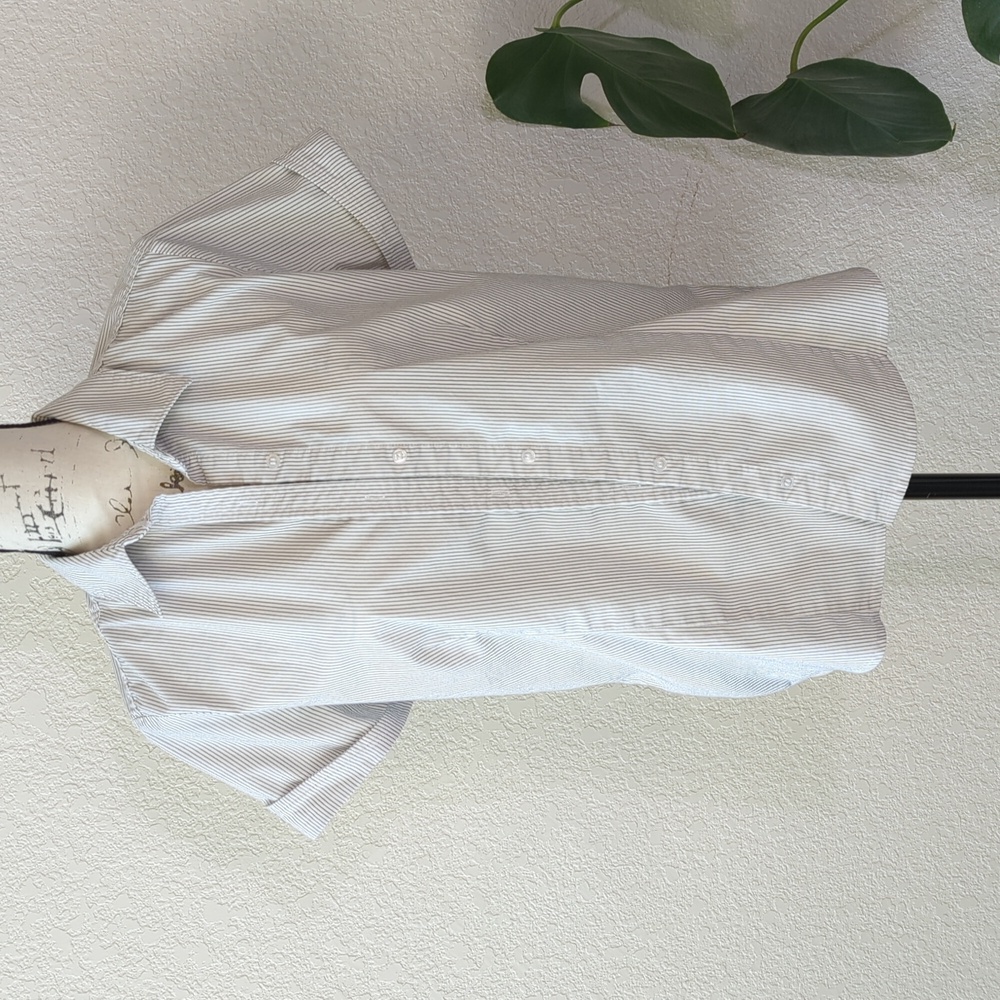 Women's L Liz Claiborne Pinstripe Short Sleeve Blouse